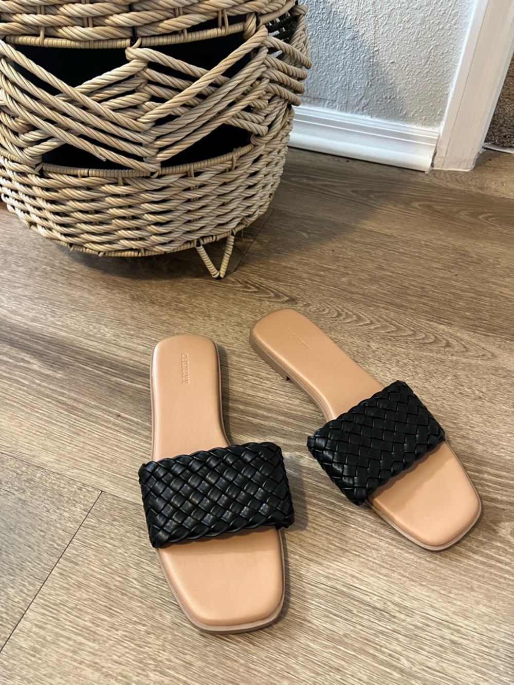 Old Navy Black Woven Strap Slide Sandals with Tan Footbed